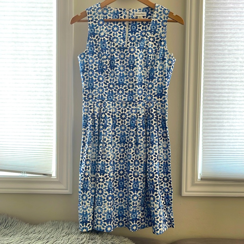 Calvin Klein A-Line Blue/White floral sleeveless dress, 98% cotton, 2% spandex